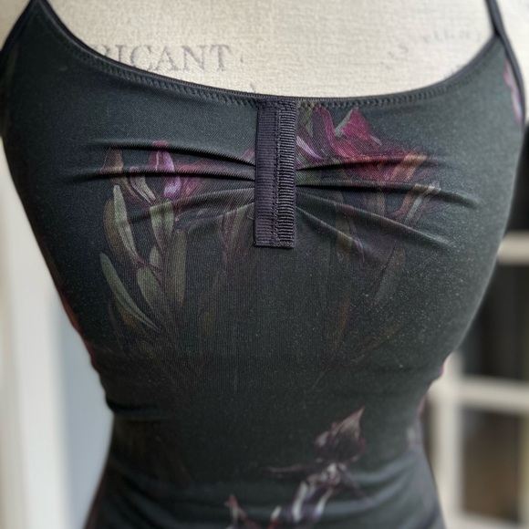 LULULEMON Women’s Midnight Iris Black Floral Atma Tank Size 4 - Picture 4 of 8